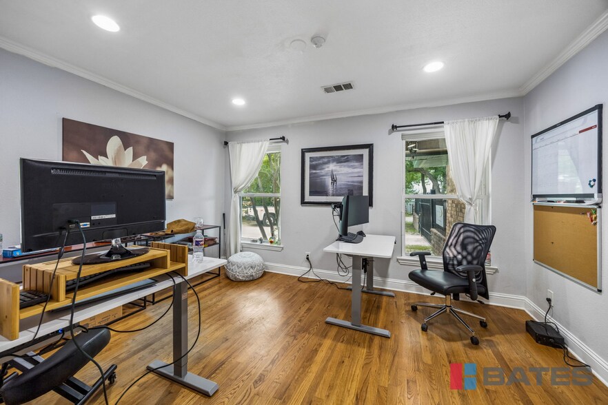 More Photos Of 2659 Lombardy Ln, Dallas Warehouse For Lease