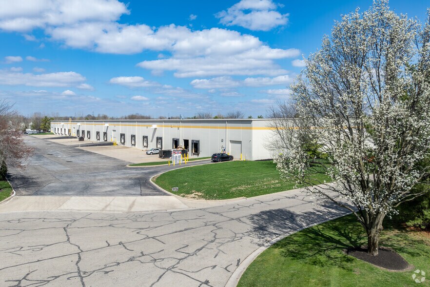 More Photos Of 5700 N Green Pointe Dr N, Groveport Warehouse For Lease