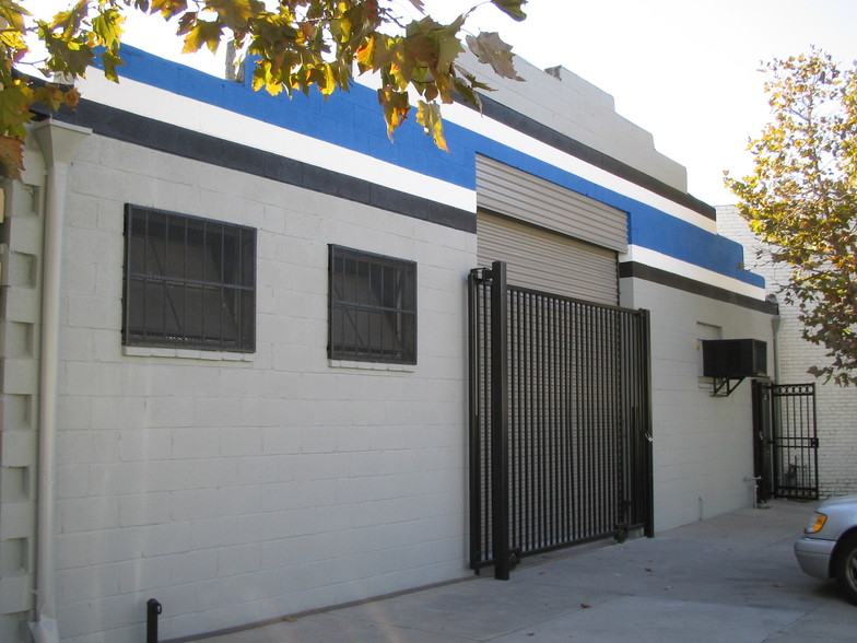 Primary Photo Of 550 W Garfield Ave, Glendale Warehouse For Sale