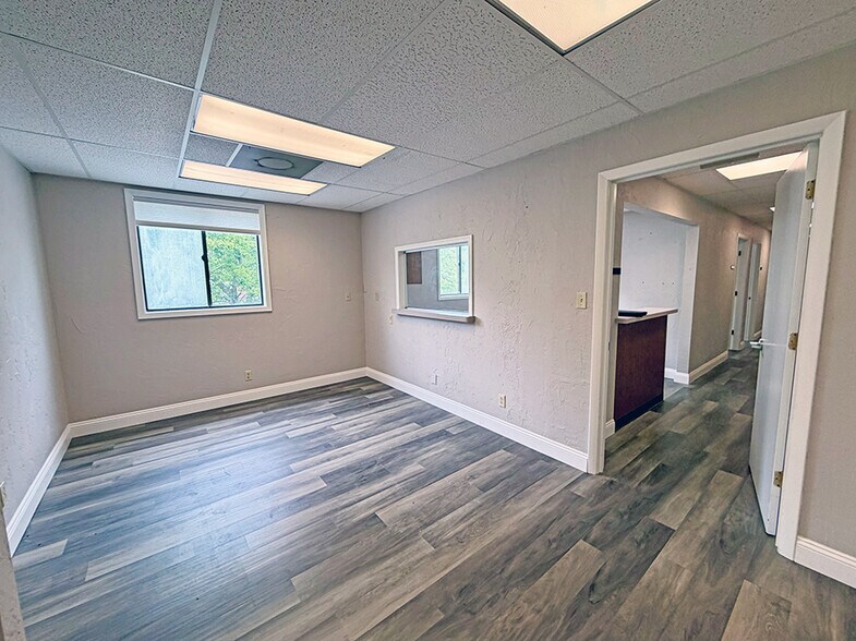 More Photos Of 531 Vandalia St, Collinsville Office For Sale
