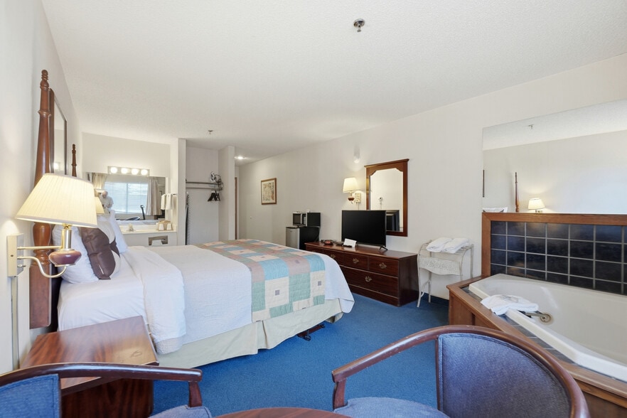 More Photos Of 3169 E Van Buren, Eureka Springs Hotel For Sale