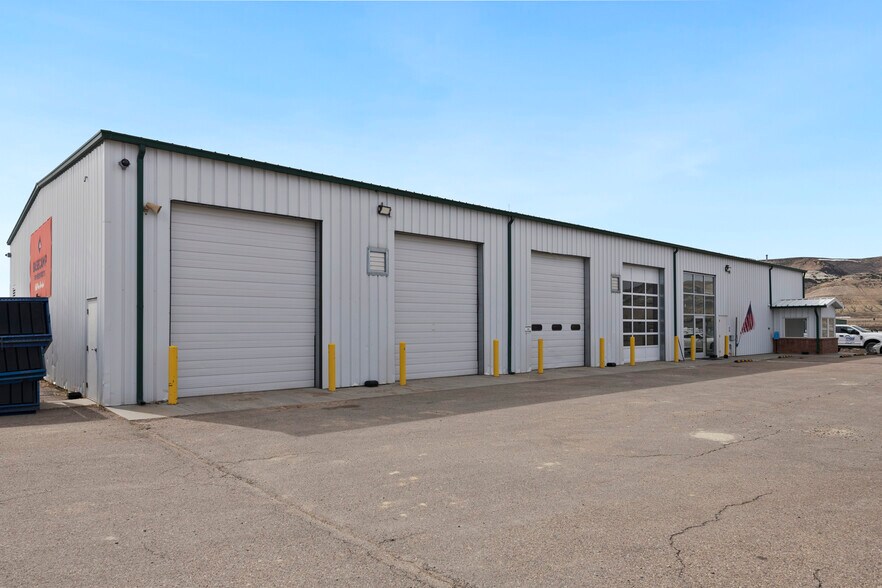 More Photos Of 44-46 Wilkins Peak Dr, Rock Springs Warehouse For Sale