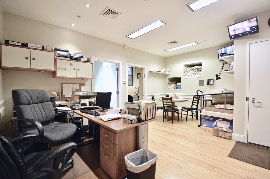 More Photos Of 410-412 W 48th St, New York Apartments For Lease