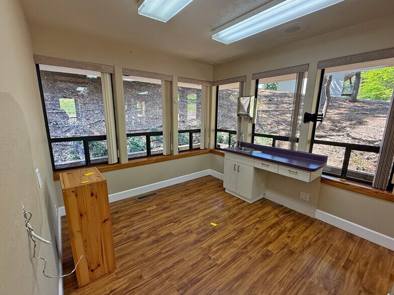 More Photos Of 2916 Tunnel St, Placerville Medical For Sale