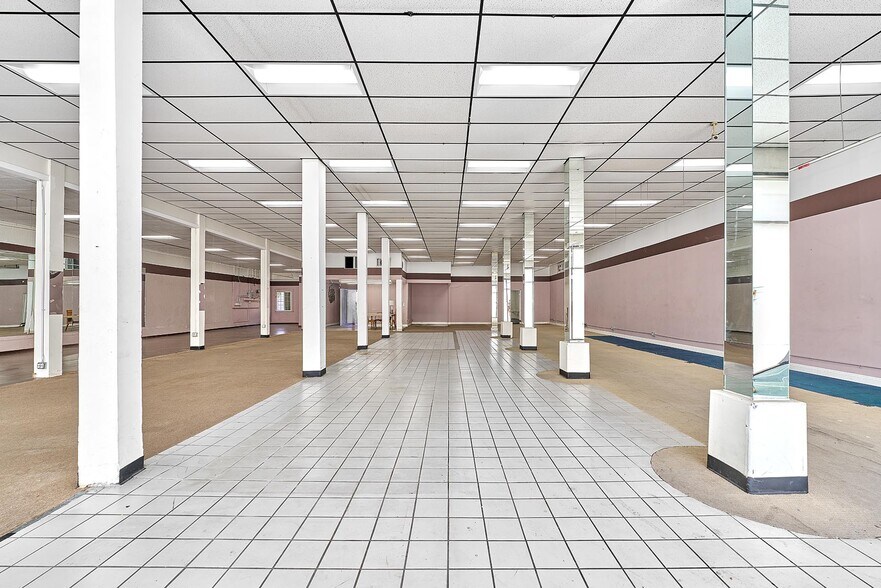 More Photos Of 115 N Western Ave, Los Angeles Storefront For Sale