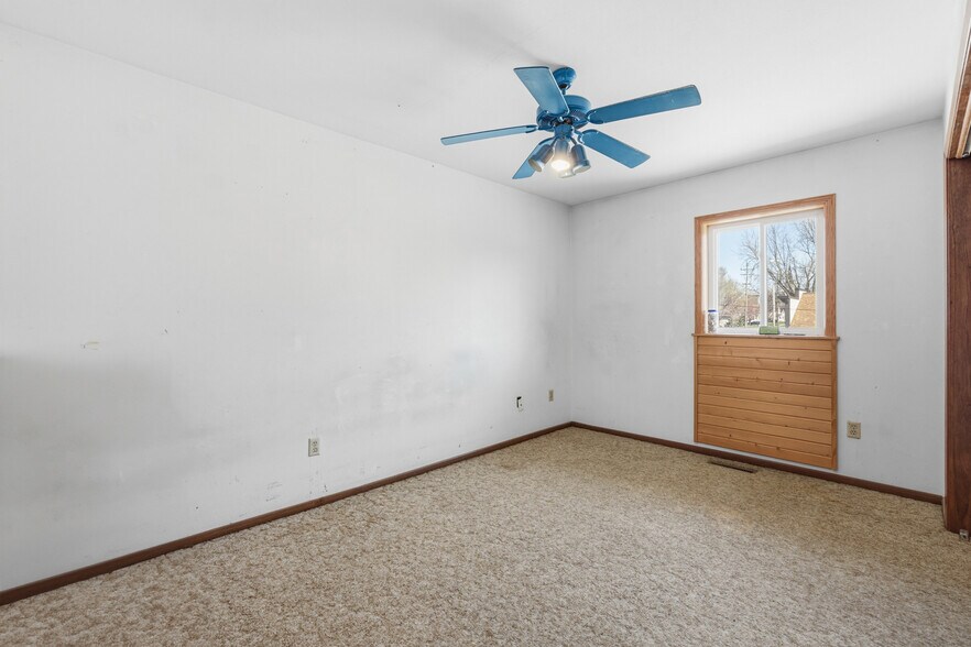 More Photos Of 504 Milwaukee St, Lomira Flex For Sale