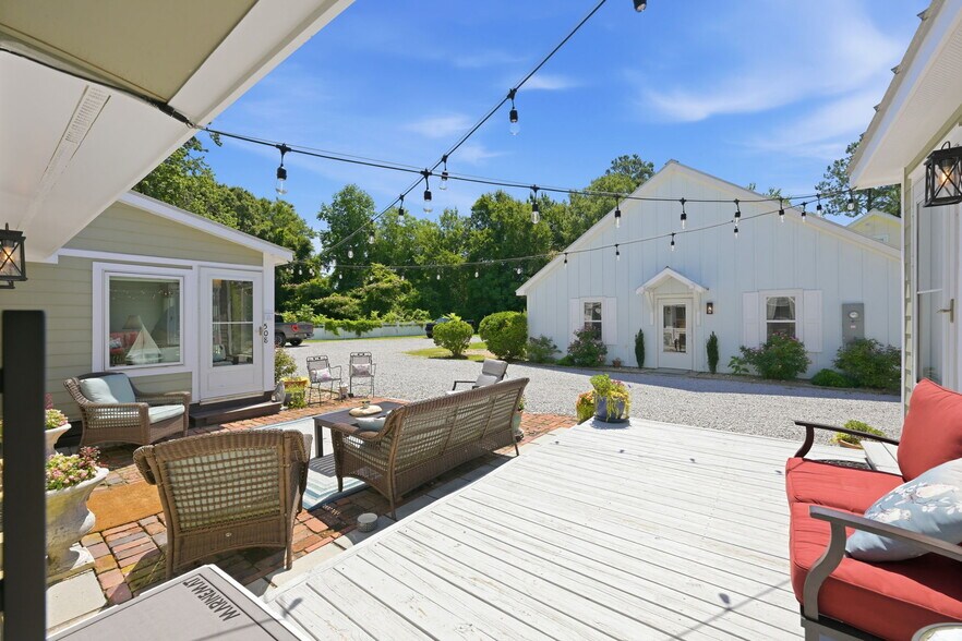 More Photos Of 508 Church St, Oriental Hospitality For Sale