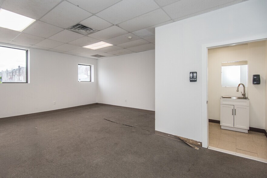 More Photos Of 6044-6052 Castor Ave, Philadelphia Medical For Sale