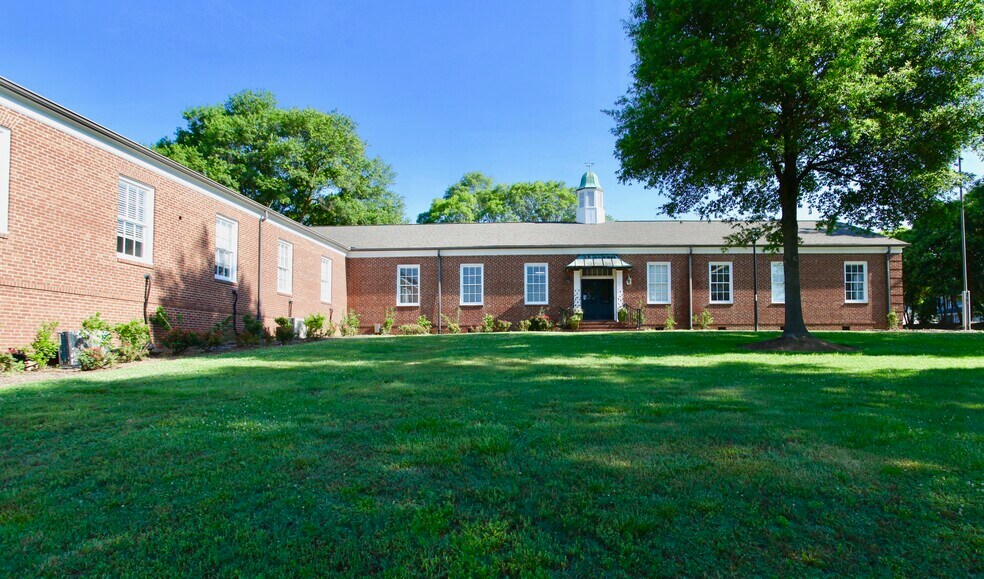 More Photos Of 300 NW Mcgill Ave NW, Concord Office For Lease