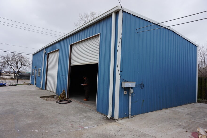 More Photos Of 12803 Rita Ln, Houston Warehouse For Sale