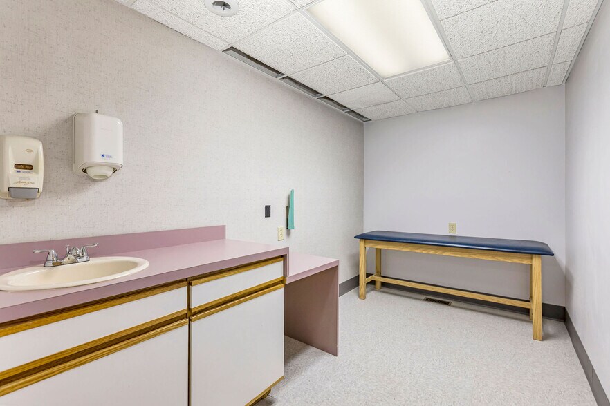 More Photos Of 5850 Boymel Dr, Fairfield Medical For Sale