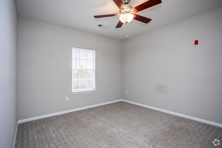 More Photos Of 501 Tiger Way, Knoxville Apartments For Sale