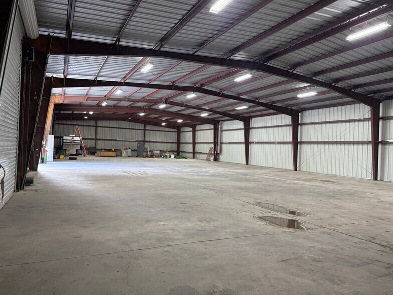 More Photos Of 64 Sleepy Hollow Rd, Middleburg Warehouse For Lease