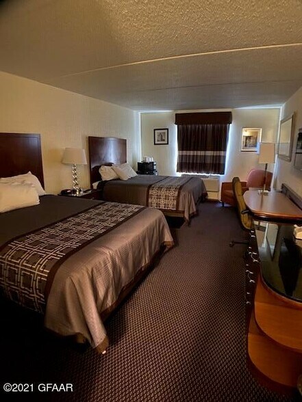 More Photos Of 502 S Division Ave, Cavalier Hotel For Sale