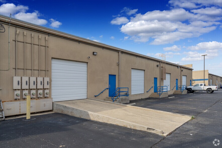 More Photos Of 4730 Shavano Oak, San Antonio Light Manufacturing For Lease