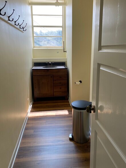 More Photos Of 1222-1226 Harris St, Charlottesville Office For Lease