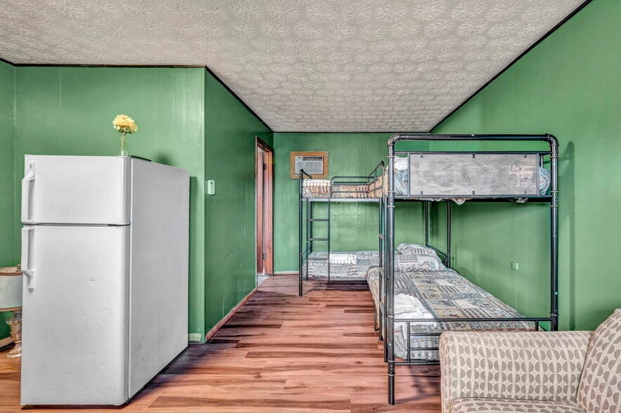 More Photos Of 44077 Oberlin Elyria Rd, Oberlin Hotel For Sale