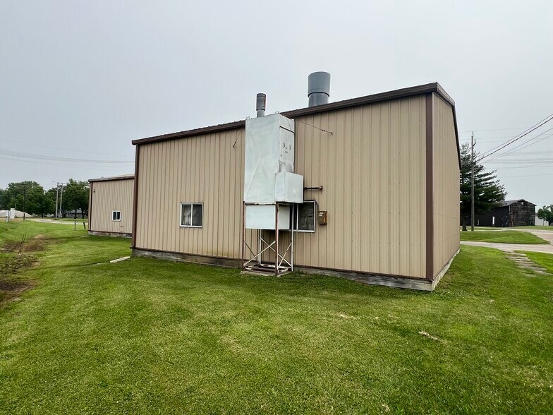 More Photos Of 202 N. Sixth St, Altamont Industrial For Sale