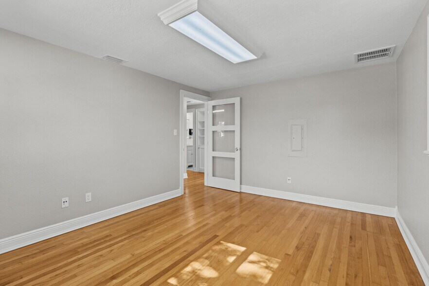 More Photos Of 1122 Omaha St, Palm Harbor Office Residential For Sale