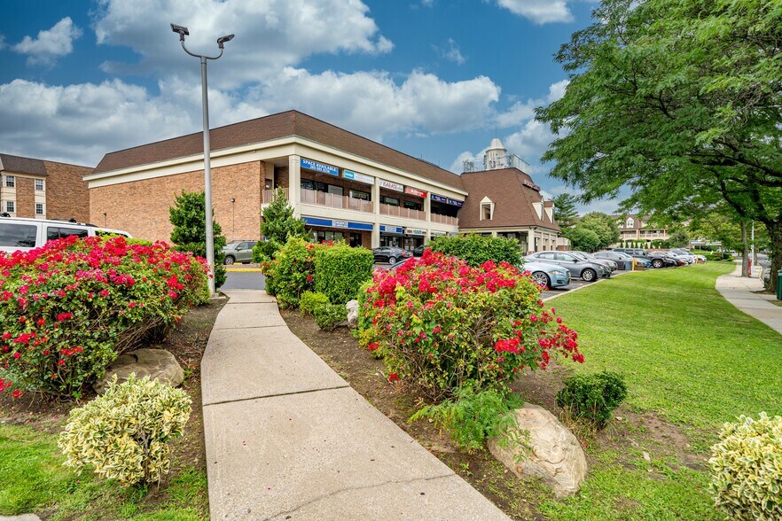 More Photos Of 208-02 Cross Island Pky, Bayside Freestanding For Lease