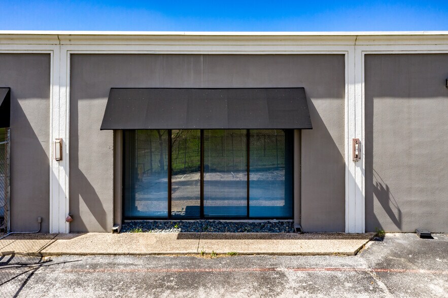 More Photos Of 3700 Fredericksburg Rd, San Antonio General Retail For Lease