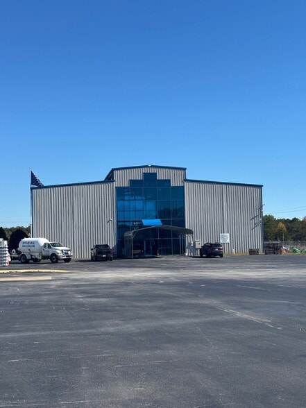 More Photos Of 110 Commercial Rd, Spartanburg Distribution For Lease