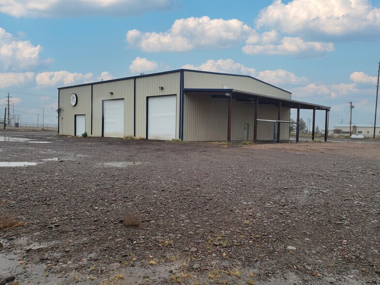 More Photos Of 74 Fm 2119, Pecos Industrial For Lease