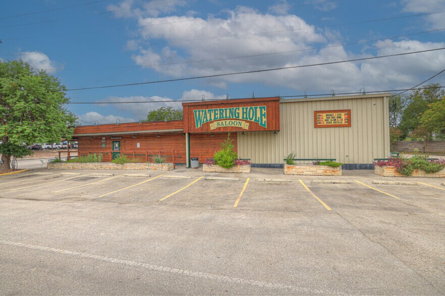 More Photos Of 1390 McQueeney Rd, New Braunfels Sports And Entertainment For Sale