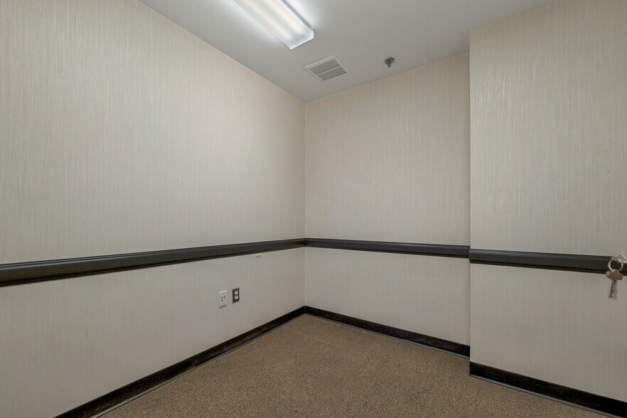 More Photos Of 15 Mont Vernon St, Milford Freestanding For Lease