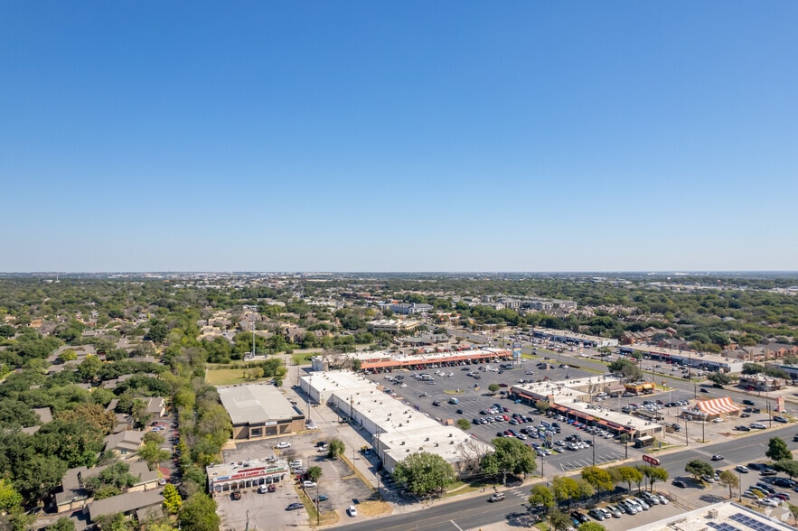 More Photos Of 9616 N Lamar Blvd, Austin Unknown For Lease