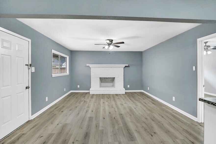 More Photos Of 5722 W 43rd St, Houston Specialty For Sale