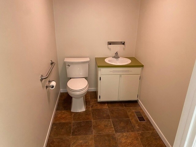 More Photos Of 228 Seventh St, Frankfort Office For Lease