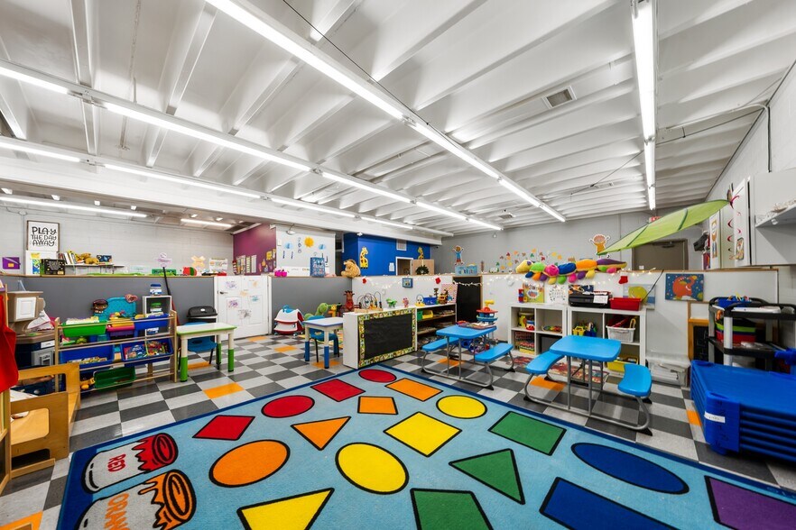 More Photos Of 874 E Aurora Rd, Macedonia Freestanding For Sale