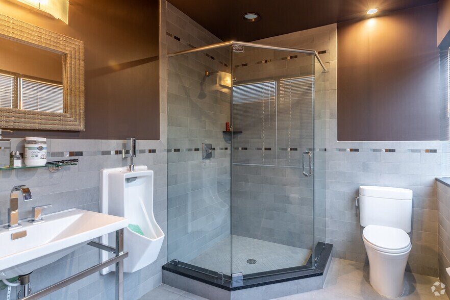 More Photos Of 2045 Lincoln Hwy, Edison Office For Lease