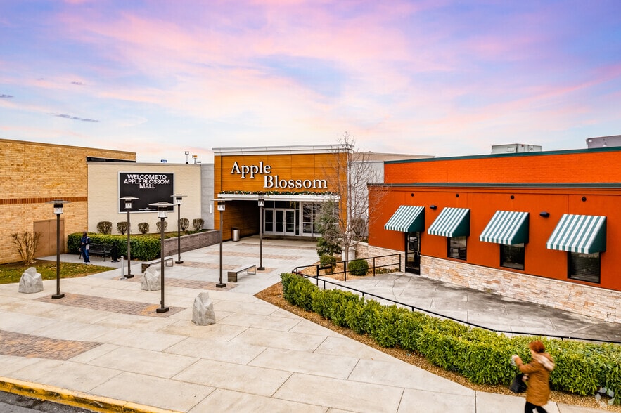 More Photos Of 1850 Apple Blossom Dr, Winchester Storefront For Lease