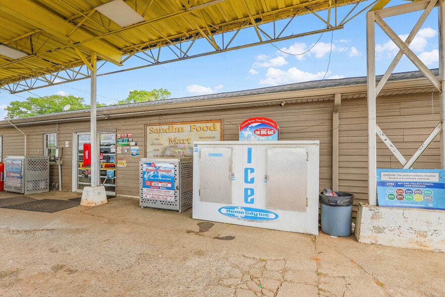 More Photos Of 2550 Parks Mill Rd, Buckhead Morgan Service Station For Sale