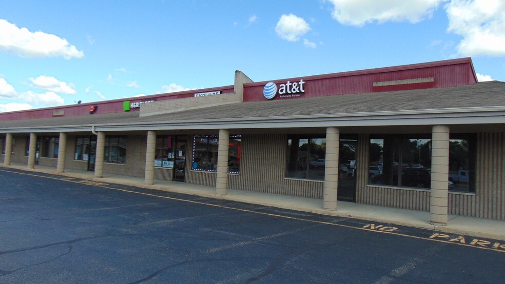 More Photos Of 911 E Pickard St, Mount Pleasant Storefront For Lease