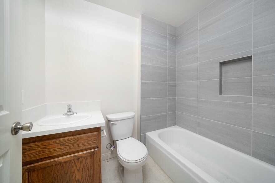 More Photos Of 4651 Cahuenga Blvd, North Hollywood Apartments For Sale