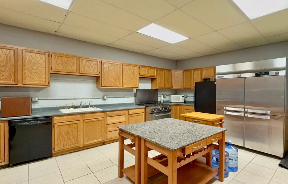 More Photos Of 1819 W Willow St, Lansing Religious Facility For Sale