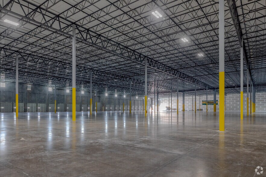 More Photos Of 3900 County Line Road, Lakeland Distribution For Lease