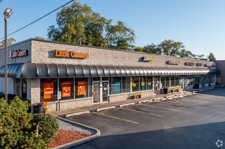 More Photos Of Glenview Rd @ NEC Glenview Rd & Greenwood Rd, Glenview Unknown For Lease