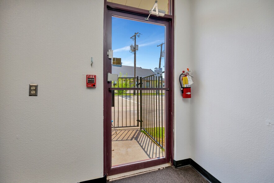 More Photos Of 132 El Chico Trl, Willow Park Medical For Sale