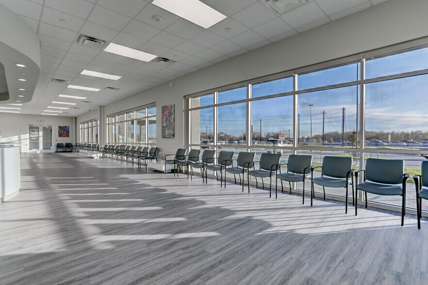 More Photos Of 13009 Gulf Commerce Dr, Houston Medical For Lease