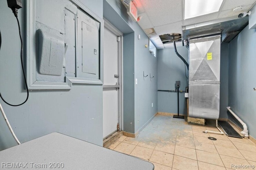 More Photos Of 5153 S Beech Daly St, Dearborn Heights Freestanding For Lease