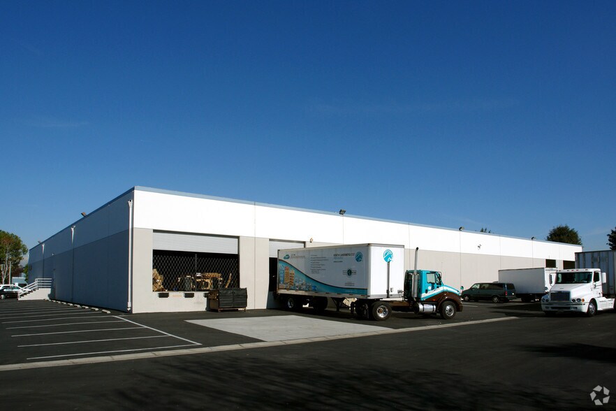 More Photos Of 18052-18056 Rowland St, City of Industry Manufacturing For Lease