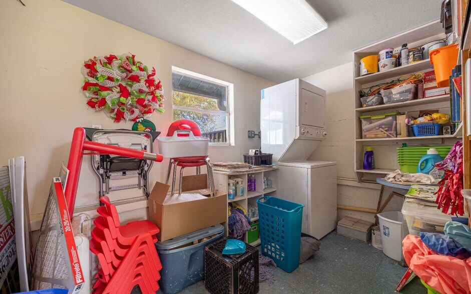 More Photos Of 311 NE Crawford St, Mayo Office For Sale