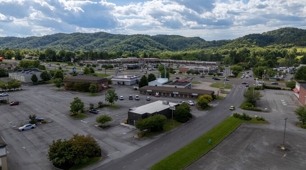 More Photos Of 1389 Volunteer Pky, Bristol Freestanding For Lease