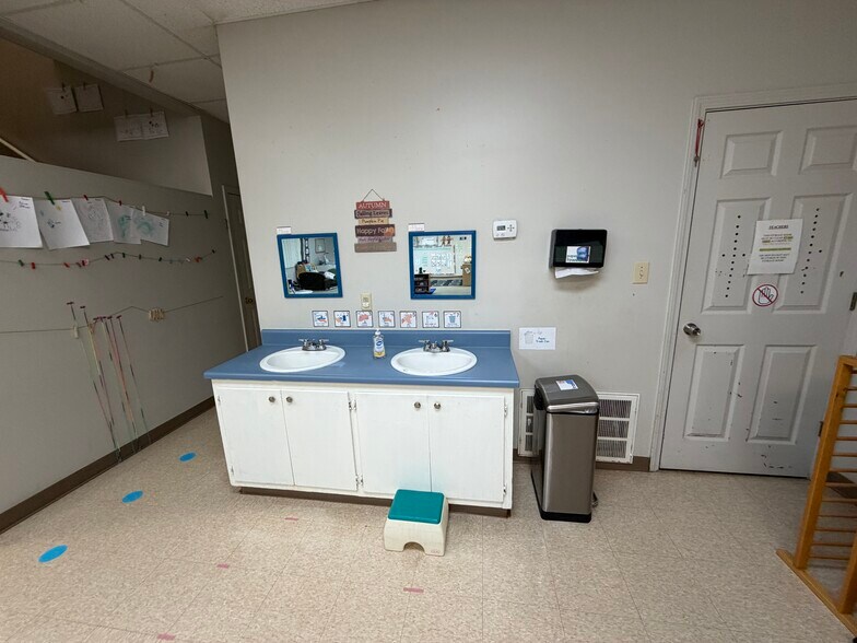 More Photos Of 4168 S Main St, Acworth Daycare Center For Sale