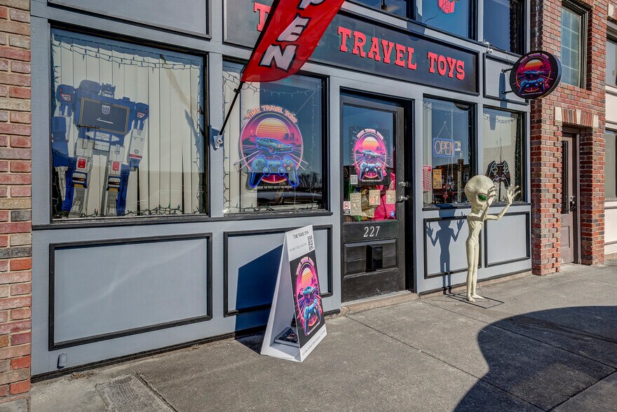 More Photos Of 227 Main St, Kingsport Storefront Retail Residential For Sale