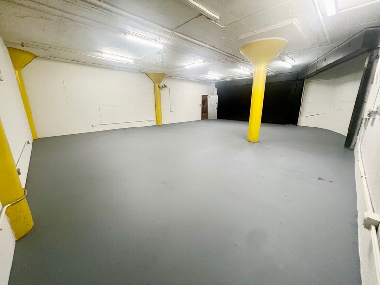 More Photos Of 1801 W Berteau Ave, Chicago Warehouse For Lease